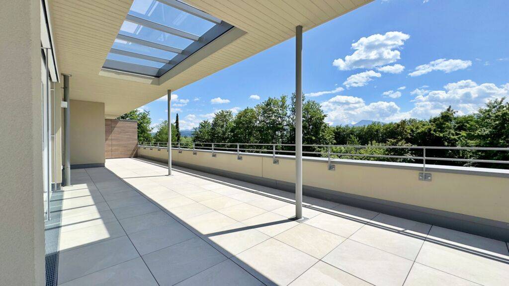 Penthouse-Highlight: 4 Zimmer, XL-Terrasse & 2 TG-Stellplätze in St. Martin am Kreuzbergl.