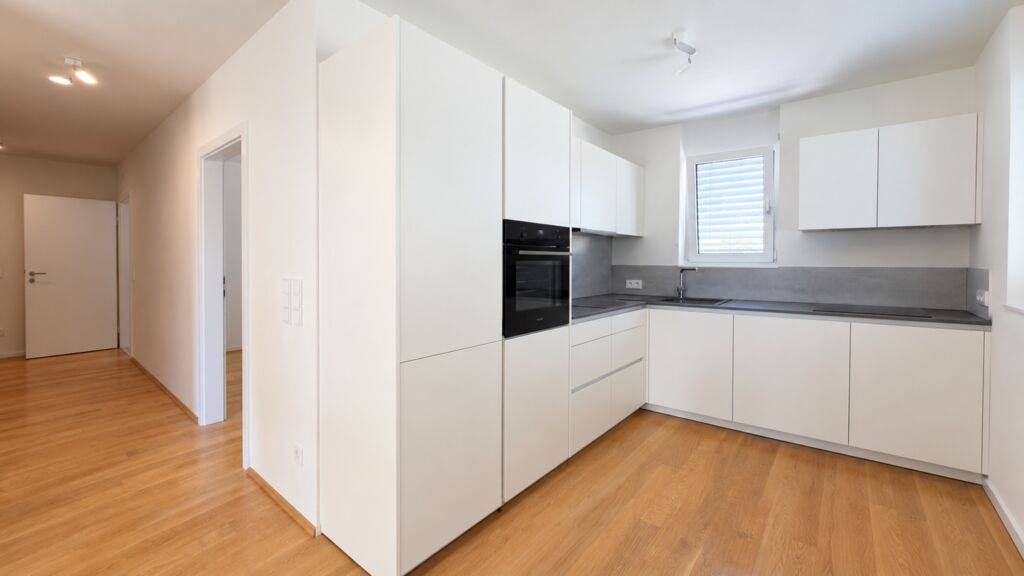 RUHIGER WOHNEN. Top 2/5 | NEUBAU | 2-Zimmer-Wohnung mit Balkon und KFZ-Stellplatz.