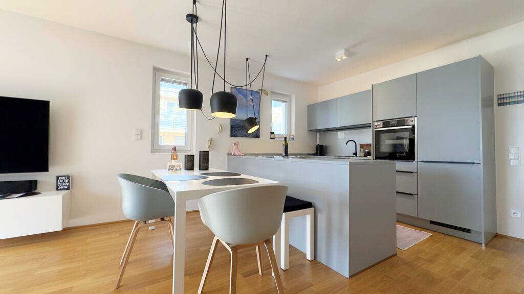 Waidmannsdorf - Gepflegte und gut aufgeteilte 4-Zimmer-Wohnung mit Tiefgaragenstellplatz.