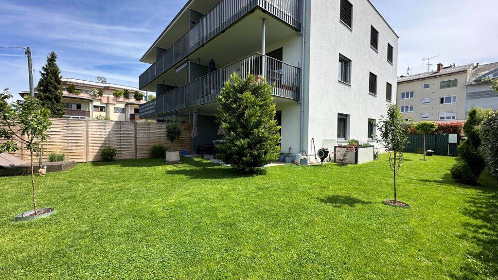 Gepflegte und uneinsichtige 3-Zimmer-Gartenwohnung mit zwei KFZ-Stellplätzen am Spitalbergl.