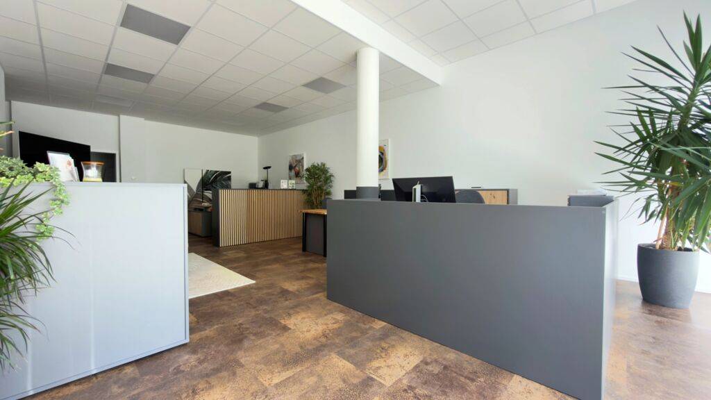 Moderne, neuwertige und top ausgestattete Bürofläche in guter Lage mit Tiefgaragenstellplatz.