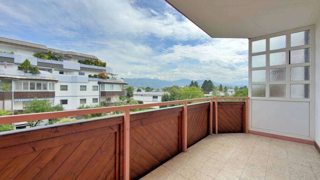 Sofort verfügbar! Nette 2-Zimmerwohnung mit Loggia und Tiefgaragenstellplatz in Waidmannsdorf.