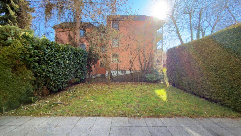 Mozartstraße: 2-Zimmer-Gartenwohnung mit Tiefgaragenstellplatz.