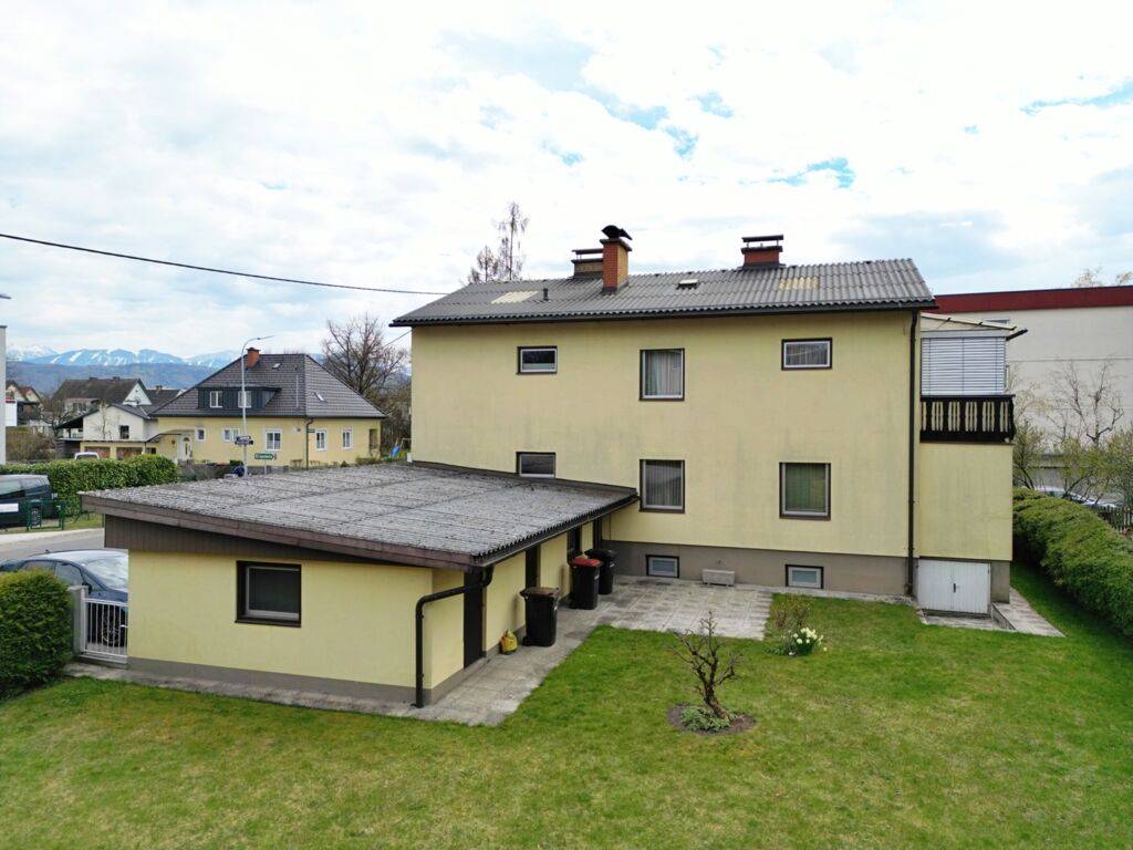 Großzügiges Haus mit großem Garten im Univiertel.