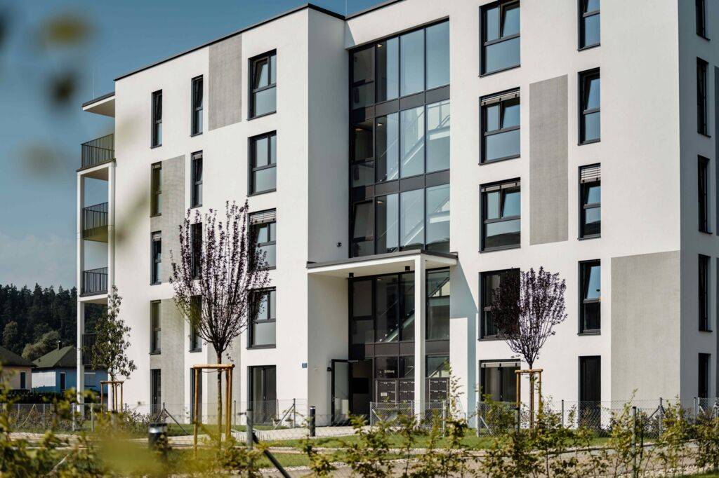 UNSEREINS. |NEUBAU|ERSTBEZUG| 3-Zimmer-Wohnung mit Südbalkon und TG-Stellplatz.