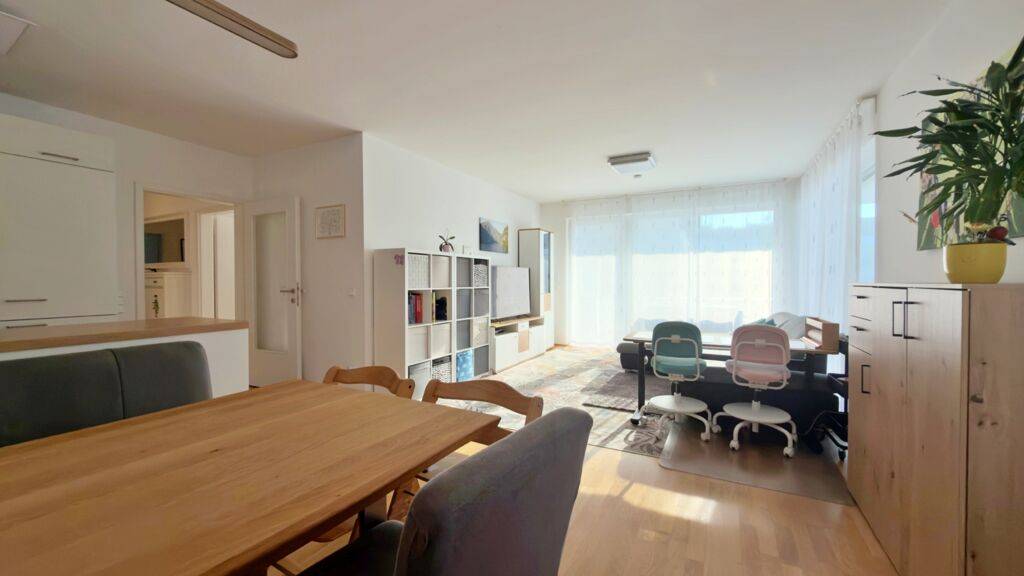 Moderne 4-Zimmer-Wohnung mit 36 m² Balkon & 2 Tiefgaragenstellplätze in Waidmannsdorf.