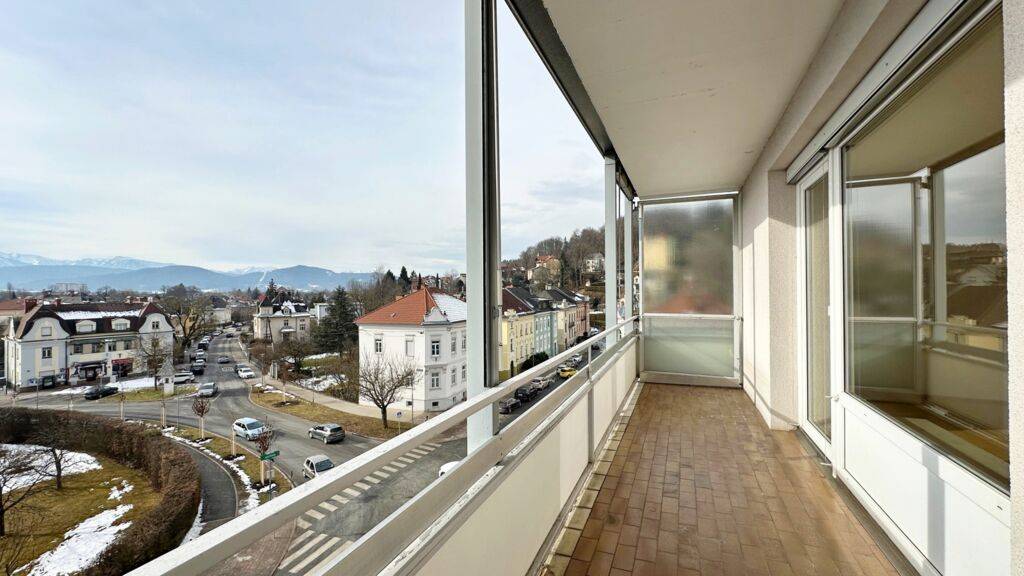 Helle 2-Zimmer-Wohnung mit Bergpanorama und Parkplatz am Fuße des Kreuzbergls.