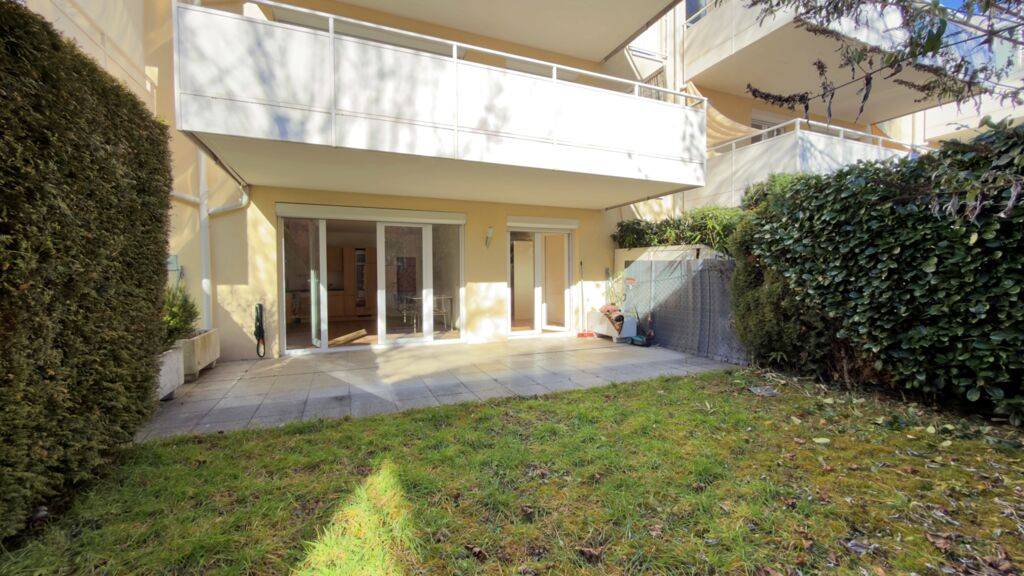 Mozartstraße: 2-Zimmer-Gartenwohnung mit Tiefgaragenstellplatz.