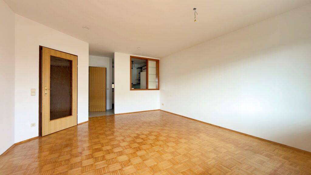 Sofort verfügbar! Nette 2-Zimmerwohnung mit Loggia und Tiefgaragenstellplatz in Waidmannsdorf.