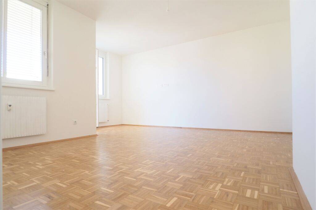 Verfügbar ab 01. November 2025 – Moderne 2-Zimmer-Wohnung mit Loggia im beliebten Univiertel.