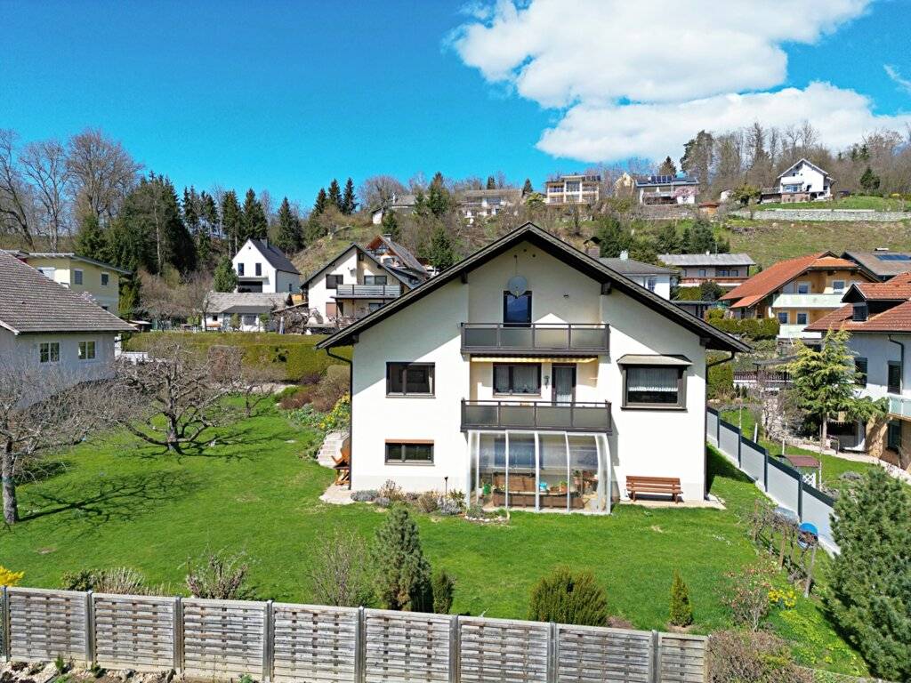 Einfamilienhaus in Emmersdorf mit Bergpanorama und schönem Garten.