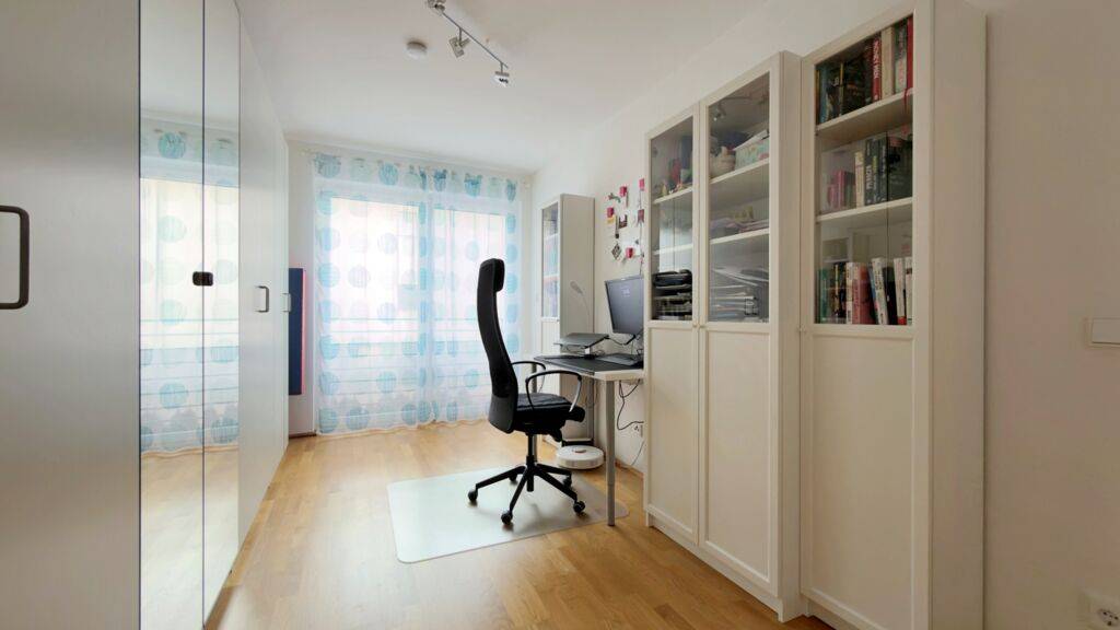 Moderne 4-Zimmer-Wohnung mit 36 m² Balkon & 2 Tiefgaragenstellplätze in Waidmannsdorf.