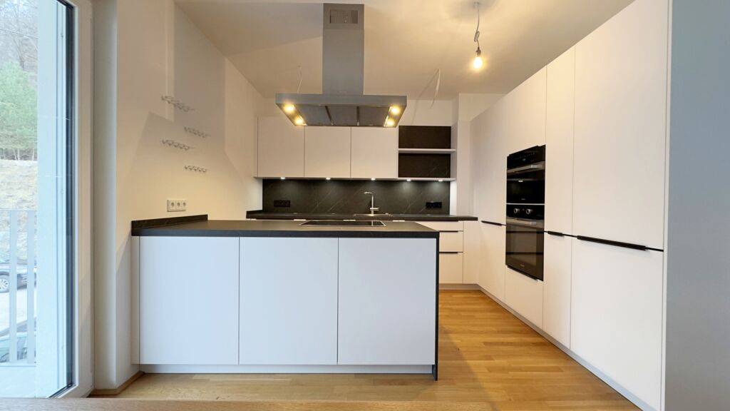 Verfügbar ab 01.09. - TOP A12 - NEUBAU | 3-Zimmer Wohnung mit Südbalkon und Tiefgaragenstellplatz.