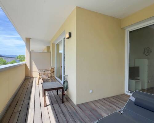 2-Zimmer-Wohnung mit Südterrasse und Tiefgaragenstellplatz in der Koschatstraße.