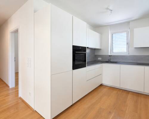 RUHIGER WOHNEN. Top 2/5 | NEUBAU | 2-Zimmer-Wohnung mit Balkon und KFZ-Stellplatz.