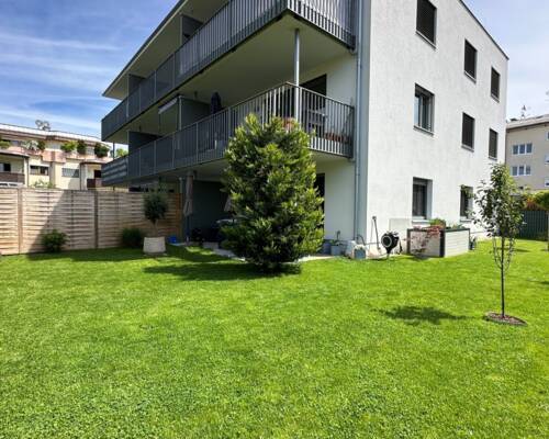 Gepflegte und uneinsichtige 3-Zimmer-Gartenwohnung mit zwei KFZ-Stellplätzen am Spitalbergl.