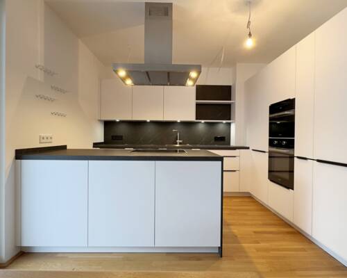 Verfügbar ab 01.09. - TOP A12 - NEUBAU | 3-Zimmer Wohnung mit Südbalkon und Tiefgaragenstellplatz.