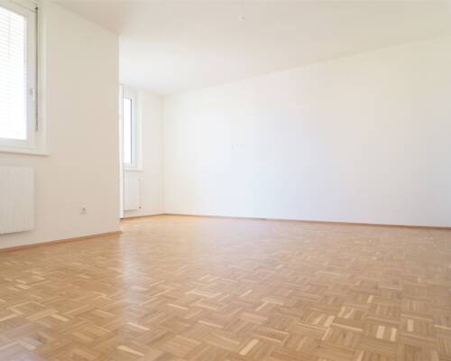 Verfügbar ab 01. November 2025 – Moderne 2-Zimmer-Wohnung mit Loggia im beliebten Univiertel.