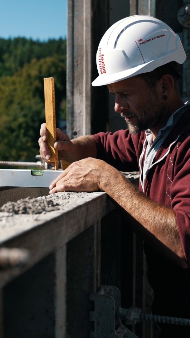 Profilbild Kollitsch Mitarbeiterin auf Baustelle